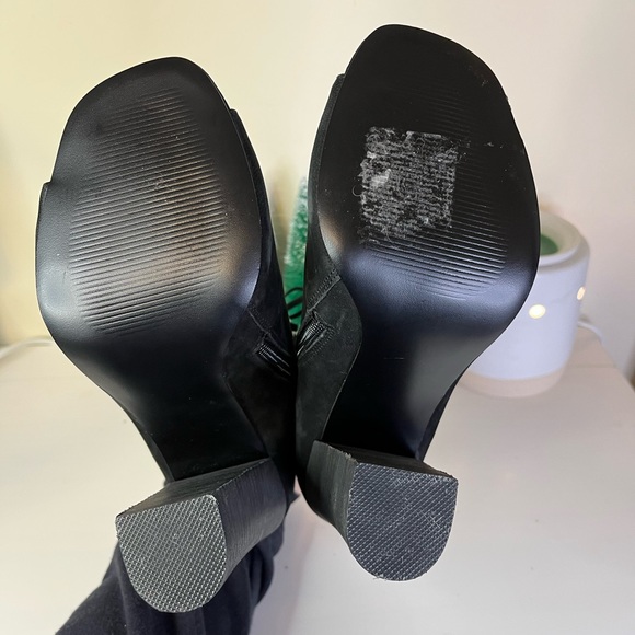 Steve Madden Freemee Black Nubuck Leather Peep-Toe Booties - Picture 8 of 8